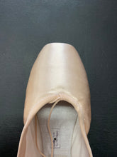 Load image into Gallery viewer, CLEARANCE Grishko 2007 Pointe Shoe 8M XXX