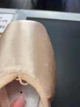 Load image into Gallery viewer, CLEARANCE Grishko 2007 Pointe Shoe 4.5SH XXXX