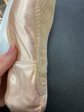 Load image into Gallery viewer, CLEARANCE Grishko 2007 Pointe Shoe 4.5SH XXXX