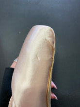 Load image into Gallery viewer, CLEARANCE Grishko Nova 2007 Pointe Shoe 6H XXX