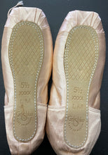 Load image into Gallery viewer, CLEARANCE Grishko Miracle Pointe Shoe 5.5LM XXXX