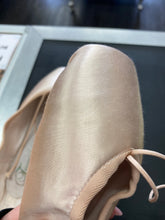 Load image into Gallery viewer, CLEARANCE Grishko Triumph Pointe Shoe 5H XX