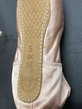 Load image into Gallery viewer, CLEARANCE Grishko 2007 Pointe Shoe 5M XX