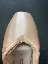 Load image into Gallery viewer, CLEARANCE Grishko 2007 Pointe Shoe 7M XXX