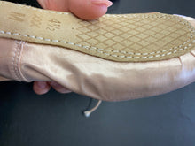 Load image into Gallery viewer, CLEARANCE Grishko 2007 Pro Pointe Shoe 4.5XXX M