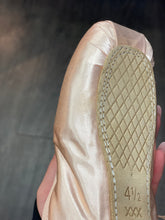 Load image into Gallery viewer, CLEARANCE Grishko 2007 Pro Pointe Shoe 4.5XXX M