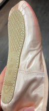Load image into Gallery viewer, CLEARANCE Grishko 2007 Pro Pointe Shoe 4.5XXX M