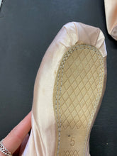 Load image into Gallery viewer, CLEARANCE Grishko Maya II Pointe Shoe 5H XXXX