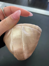 Load image into Gallery viewer, CLEARANCE Grishko Nova Pointe Shoe 7.5H XXXX
