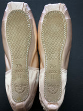 Load image into Gallery viewer, CLEARANCE Grishko Nova Pointe Shoe 7.5H XXXX