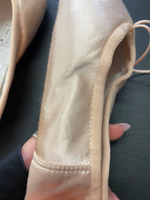 Load image into Gallery viewer, CLEARANCE Grishko Triumph Pointe Shoe 5H XX
