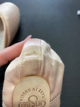 Load image into Gallery viewer, CLEARANCE Grishko Triumph Pointe Shoe 5H XX
