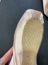 Load image into Gallery viewer, CLEARANCE Grishko Maya II Pointe Shoe 5H XXXX
