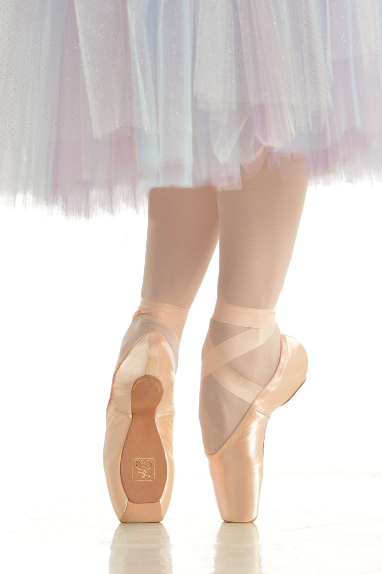 Gaynor Minden Classic Feather Pointe Shoe